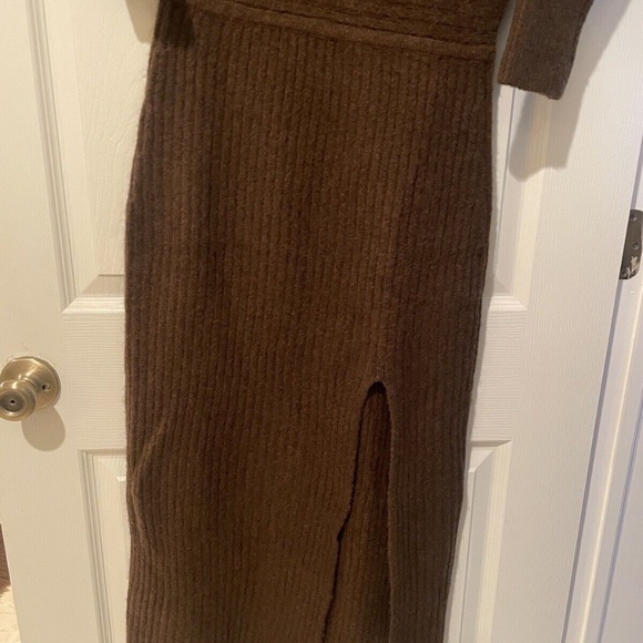 Banana Republic COLLETA OFF-SHOULDER MIDI DRESS - Picture 10 of 12